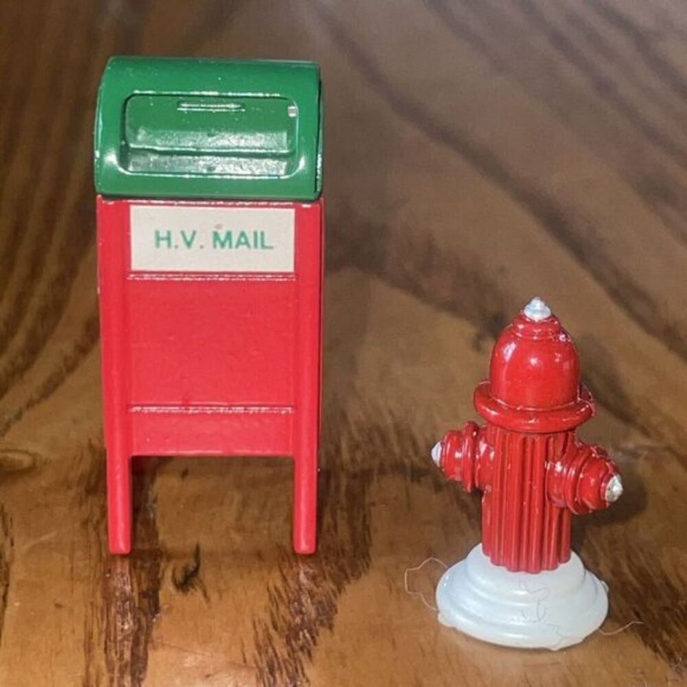 Dept 56 Heritage Village Mail Box & Fire Hydrant Set of 2 5214-0  W/Original Box